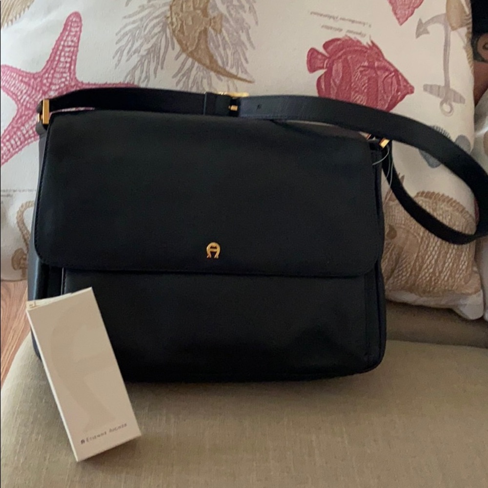 A pocketbook  extra personal assist etienne aigner